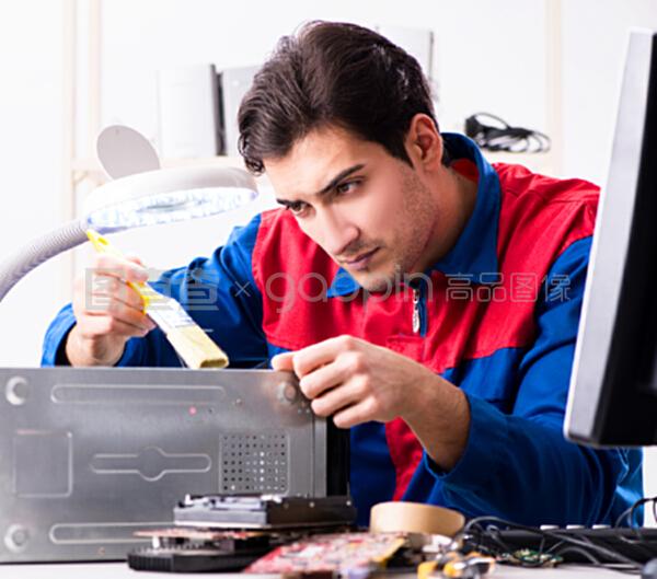 車間維修計算機的專業修理工